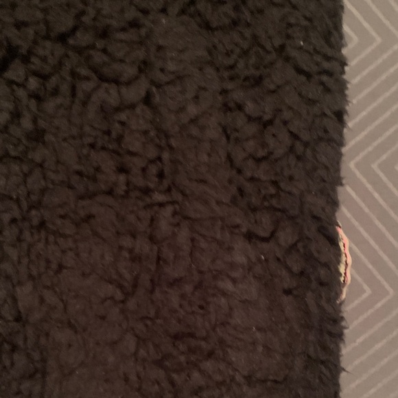 NEW-SO Heritage Emblem Cozy Sherpa Black Vest - Picture 12 of 12